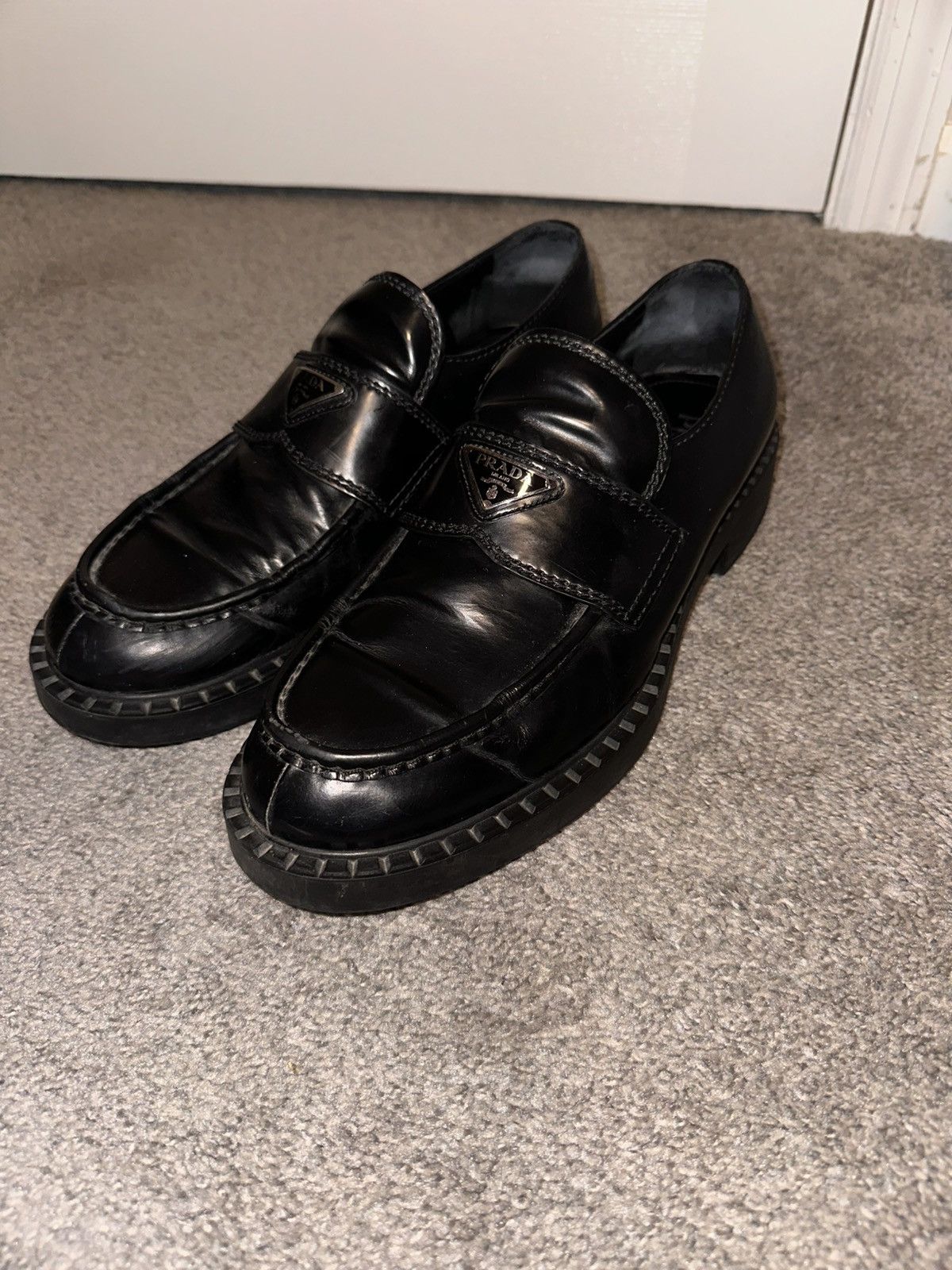 Offers Prada shoes 10c