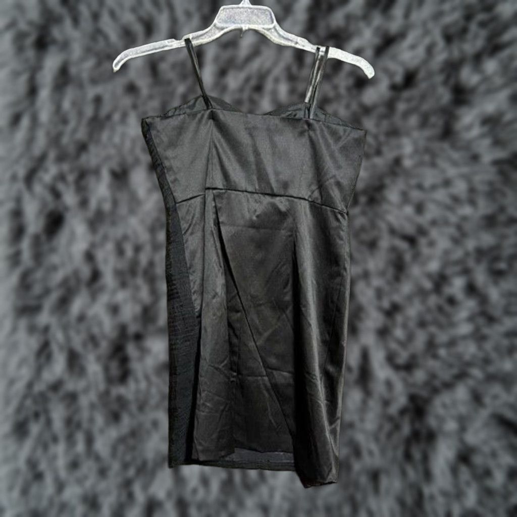 BCBGeneration **Y2K BLACK SATIN FIT & FLARE LBD COCKTAIL PARTY DRESS SZ 8** User: New title: **Y2K BLACK SATIN FIT & FLARE LBD COCKTAIL PARTY DRESS SZ 8** Size M / US 6-8 / IT 42-44 - 1 Thumbnail