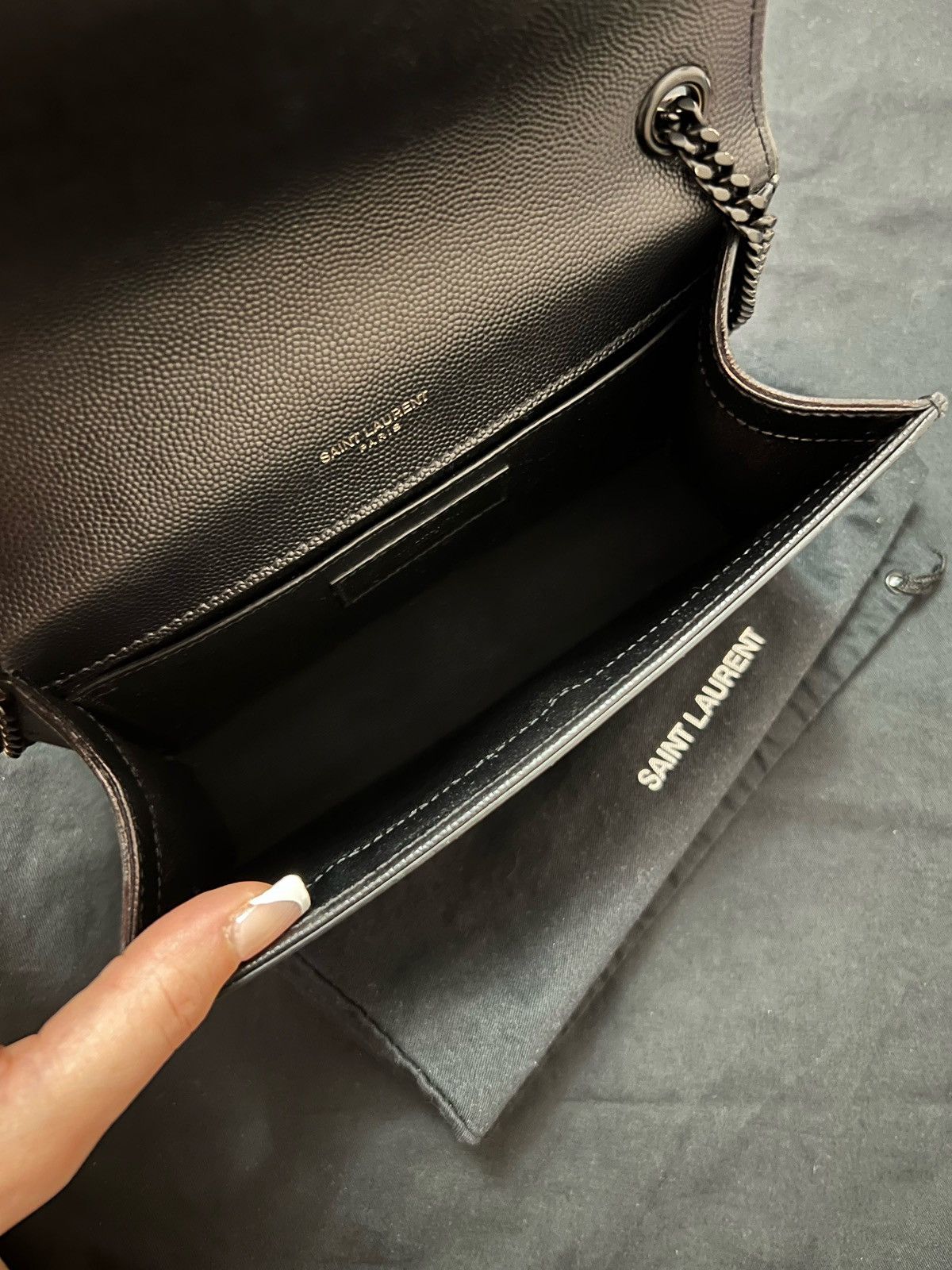 Saint Laurent Paris × Yves Saint Laurent SAINT LAURENT • YSL • KATE SMALL BLACK ON BLACK Size ONE SIZE - 8 Thumbnail