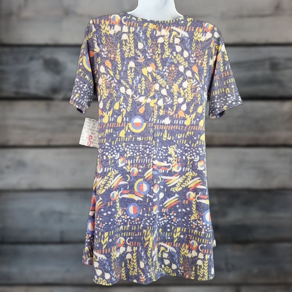 Vintage LuLaRoe Perfect T Shirt Womens Small Blue Floral Short Sleeve Cotton Blend Size 28" / US 6 / IT 42 - 1 Thumbnail
