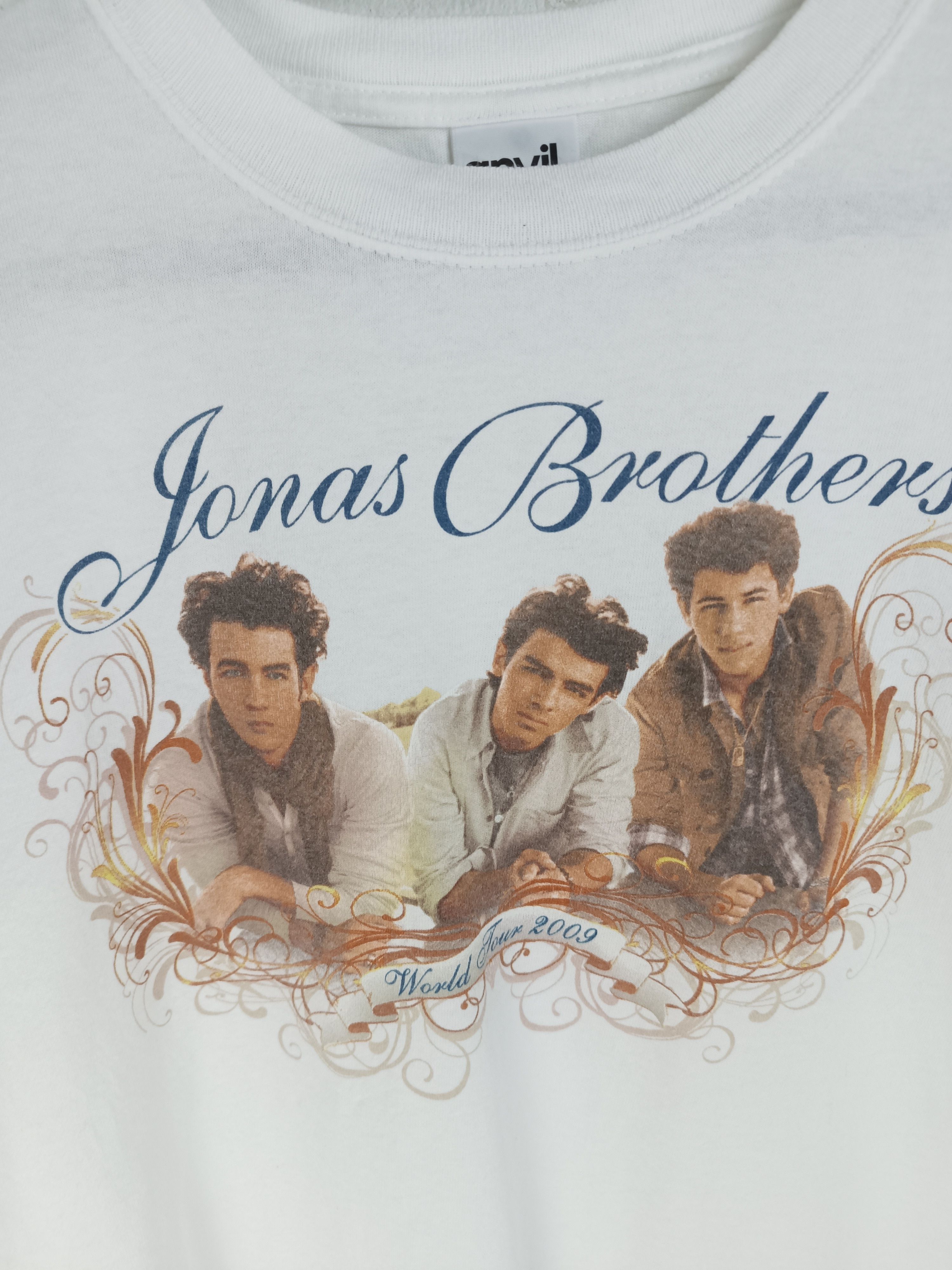 Band Tees VINTAGE '09 JONAS BROTHERS TOUR TEE dnce lovato styles Size US XS / EU 42 / 0 - 9 Thumbnail
