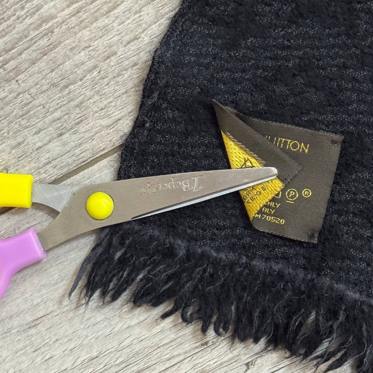 Louis Vuitton Louis Vuitton Wool Scarf Size ONE SIZE - 10 Thumbnail