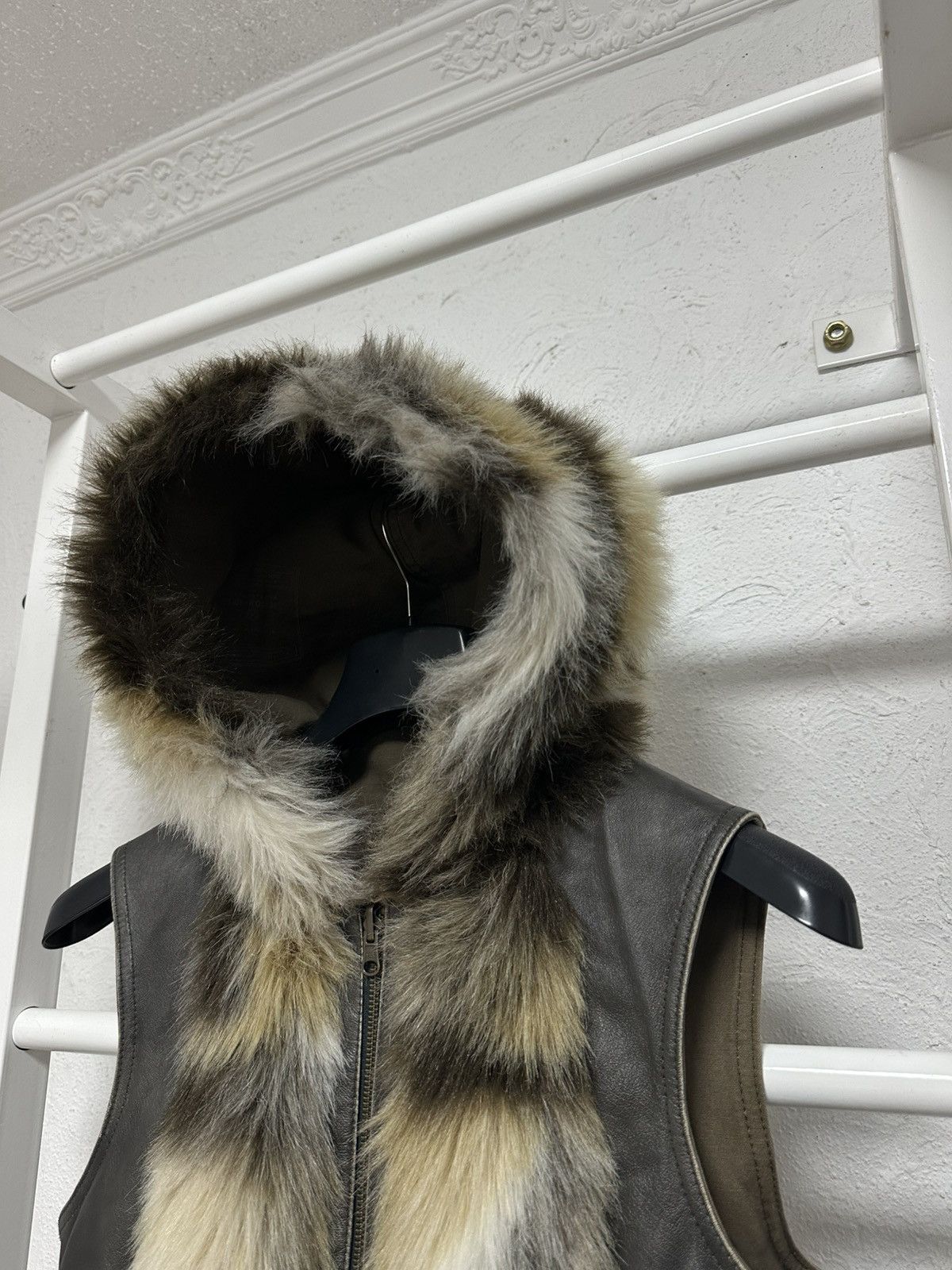 Japanese Brand Y2K Women’s Fur Vest Avant-Garde Style L Size Vintage Size L / US 10 / IT 46 - 2 Thumbnail