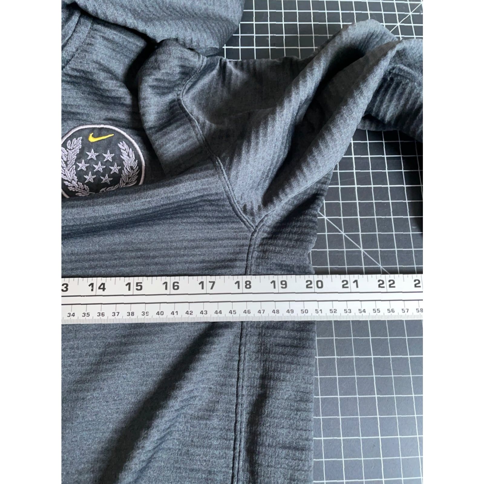 Nike Nike Livestrong Hoodie Mens Small Dark Gray ThermaFit Zip Up Sweatshirt Size US S / EU 44-46 / 1 - 5 Thumbnail