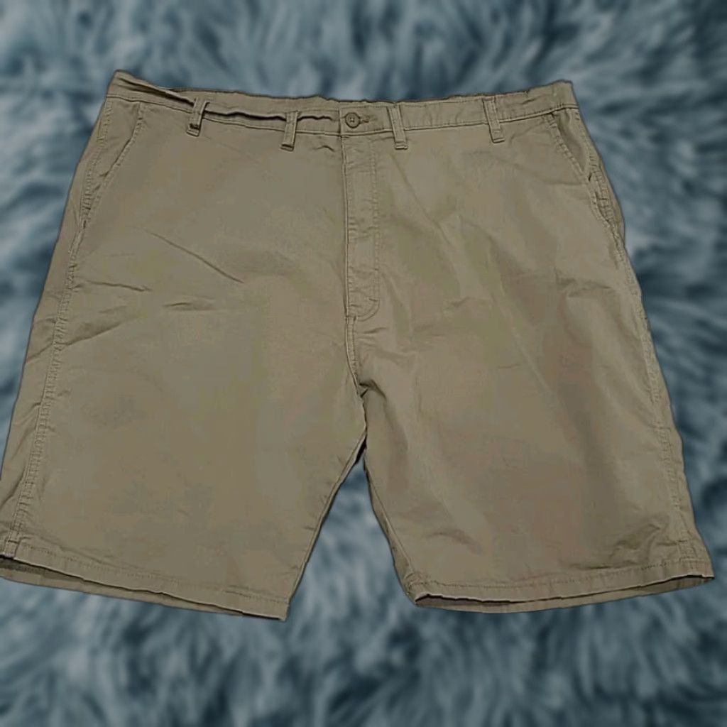 Wrangler VINTAGE Wrangler Chinos Shorts 46" EUC Khaki Brown Men 46 Chino - M3 Mens Size US 30 / EU 46 - 1 Thumbnail