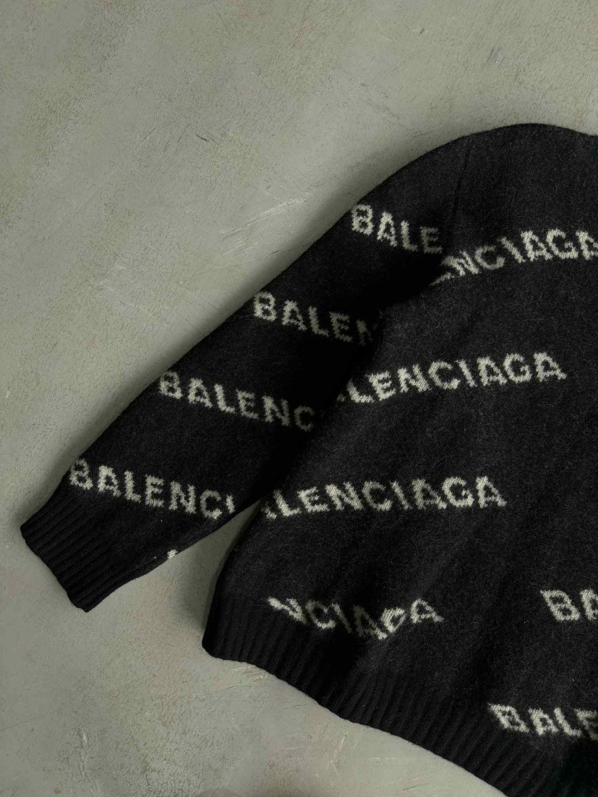 Balenciaga Balenciaga - All Over Print Wool Crewneck Size M / US 6-8 / IT 42-44 - 4 Thumbnail