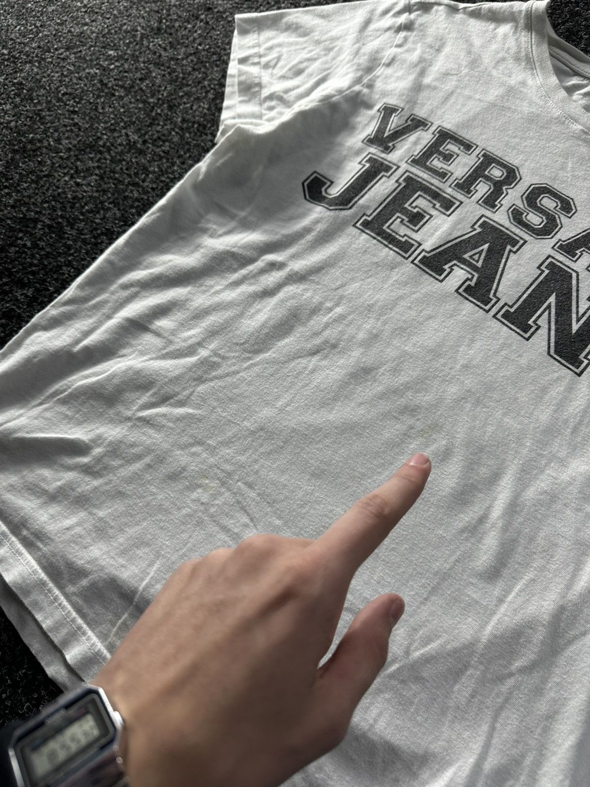 Versace × Vintage 🚨 VINTAGE VERSACE JEANS BIG LOGO TEE RARE LUXURY Size XS / US 0-2 / IT 36-38 - 6 Thumbnail