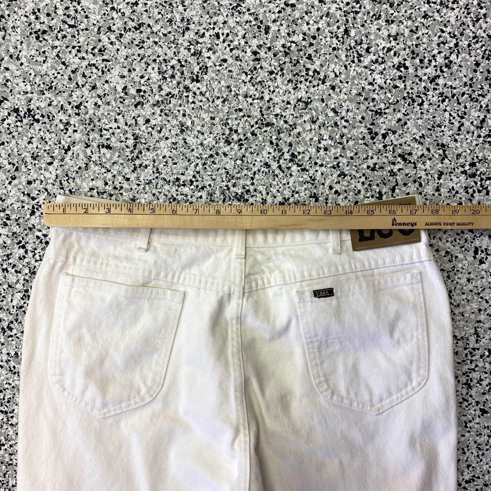 Lee VINTAGE Lee Rider Men’s White 38X32 Measures 35x27 Straight Leg Jeans Made USA Size US 35 - 6 Thumbnail