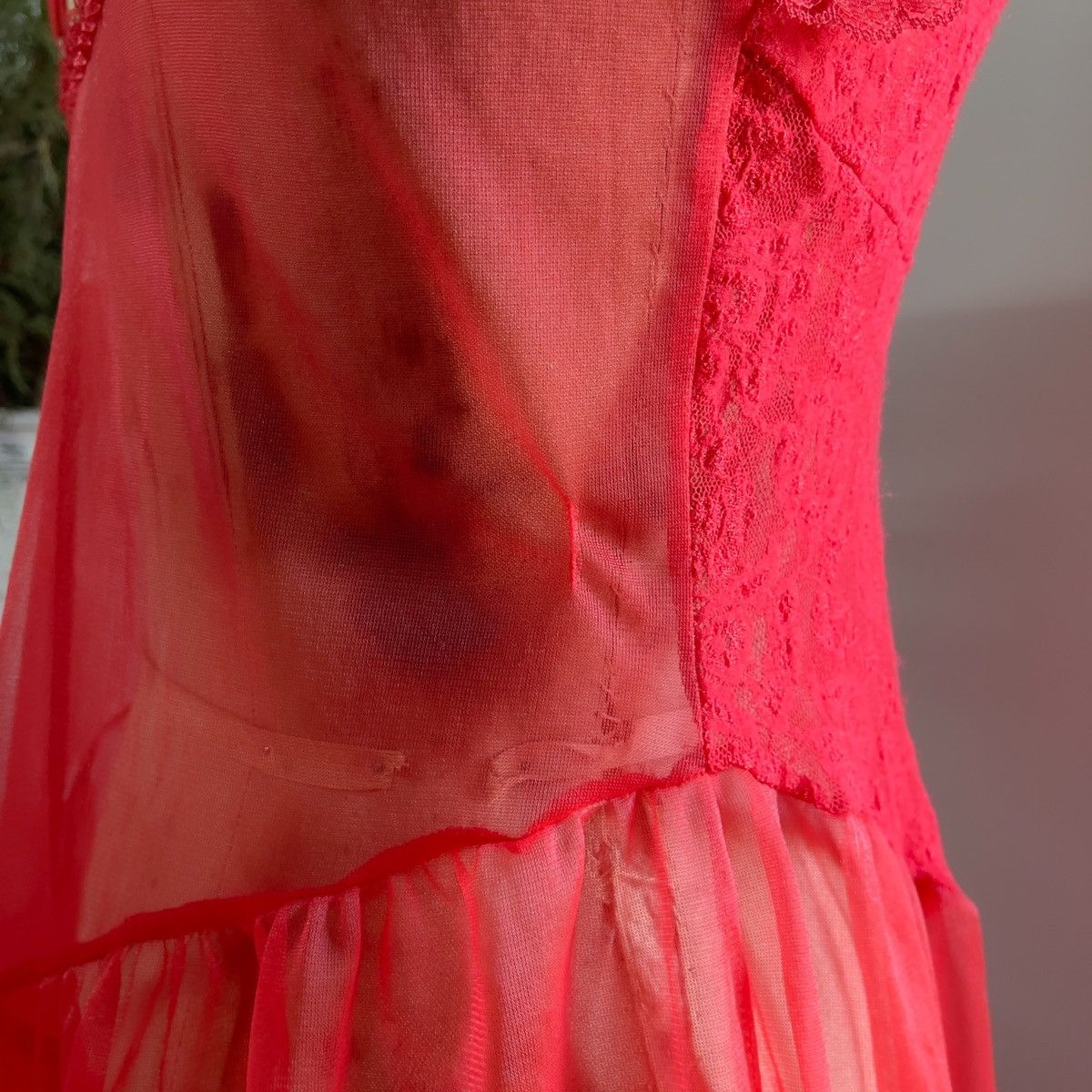 Vintage Romantic Red Lace Ruffled Sheer Slip Dress (M-L) Size L / US 10 / IT 46 - 12 Thumbnail