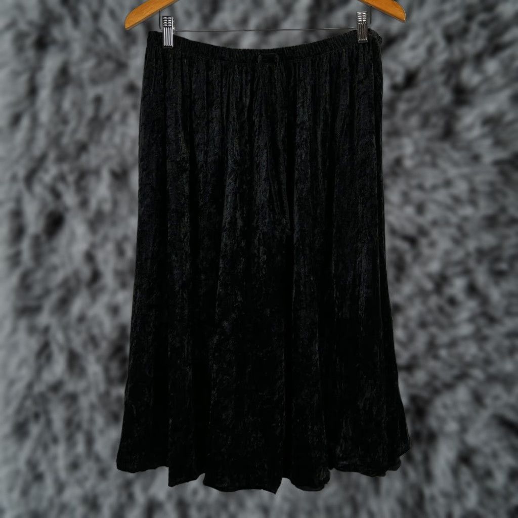 Velvet VINTAGE Susan Lawrence Black Velvet Midi Skirt Small Womens Witchy Peasant Style Size 28" / US 6 / IT 42 - 1 Thumbnail