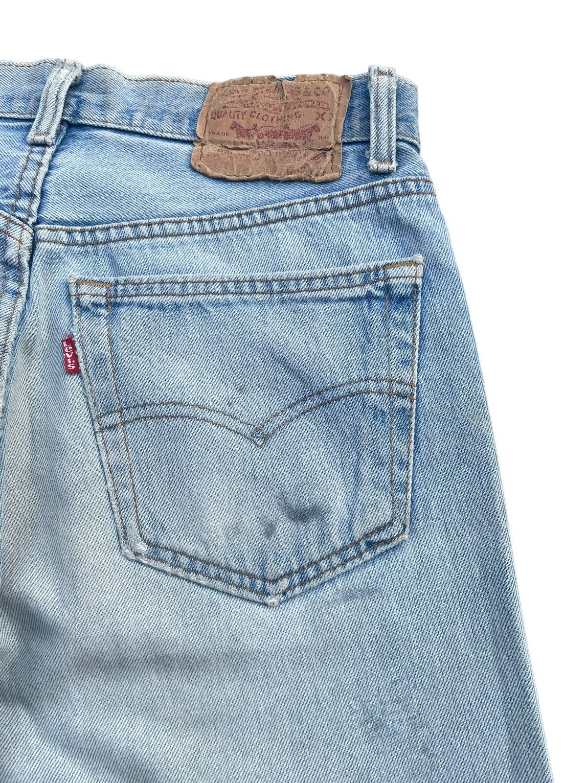 Levi's Vintage 1991 Levis 501 e Usa Faded Distressed Size US 31 - 13 Thumbnail