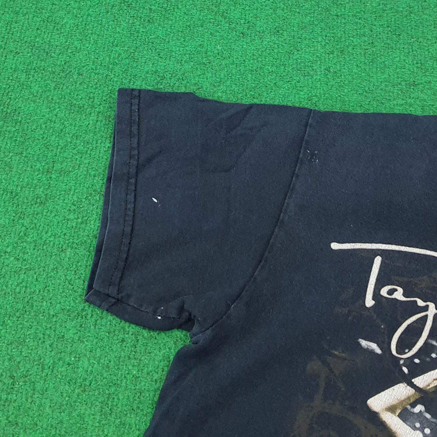 Band Tees Vintage Taylor Swift Tour Tees C249N72 Size US S / EU 44-46 / 1 - 6 Thumbnail