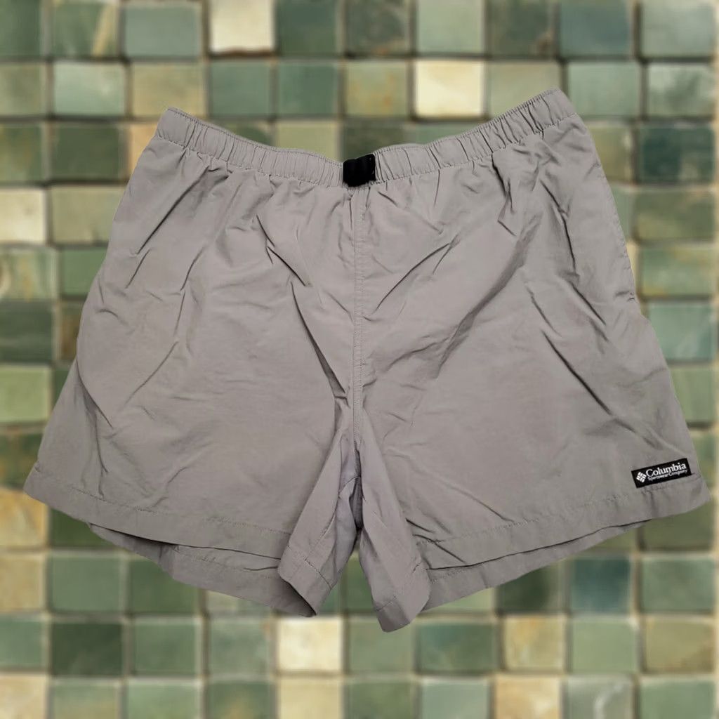 Vintage Columbia Shorts Women XL Green 100% Nylon Performance Lightweight Running Casual Nylon Green Women XL Pockets Athletic Outdoor Casual Size 40" / US 18 - 1 Thumbnail