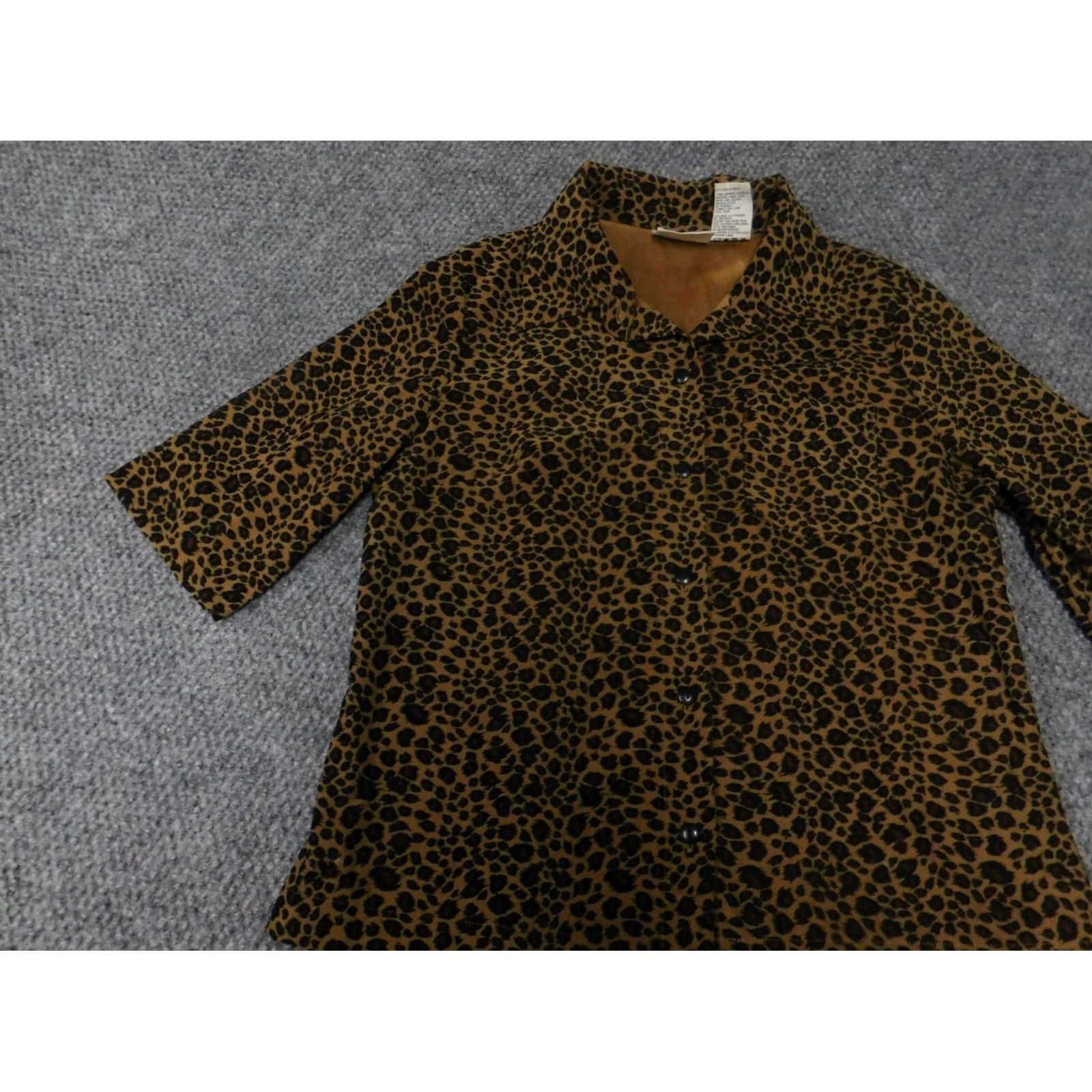 Vintage Studio Ease Womens Button-Up Shirt 8 Brown Animal Print Short Sleeve Casual Crew Neck Button-Down Lightweight Cotton Polyester Rayon 8 Womens Size M / US 6-8 / IT 42-44 - 3 Thumbnail