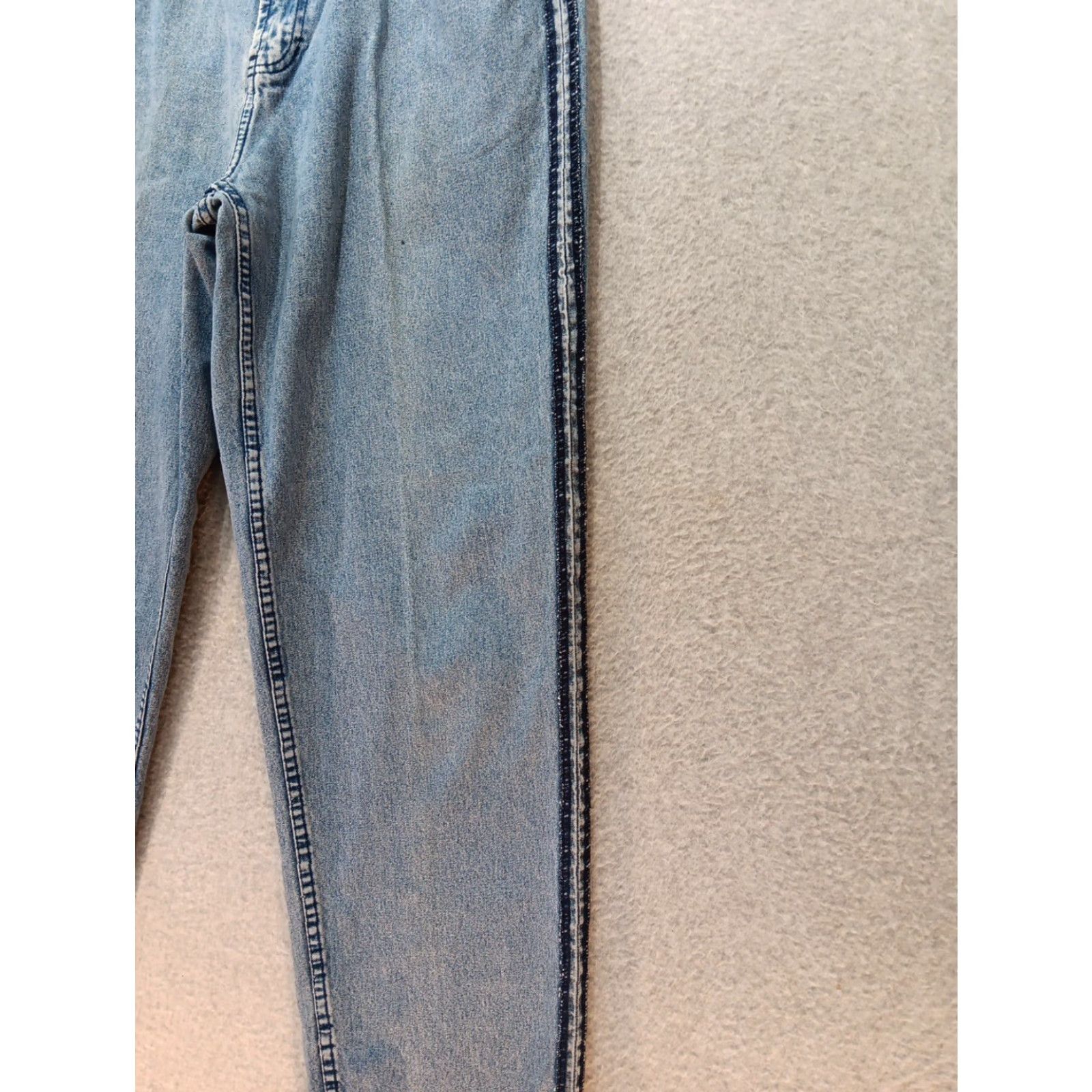 Tommy Hilfiger VINTAGE Tommy Hilfiger Jeans Men 36x32 90s Denim Blue Regular Straight 5-Pocket Zip Button Readable Logo Baggy Accents Size US 36 / EU 52 - 7 Thumbnail