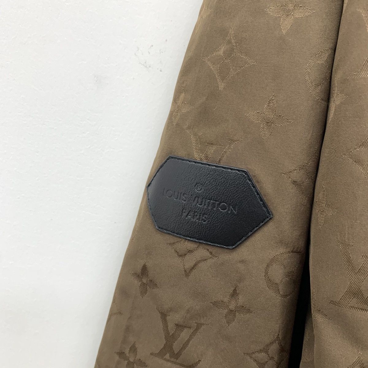 Louis Vuitton Louis Vuitton jacket with dark brown logo print Size XS / US 0-2 / IT 36-38 - 5 Thumbnail