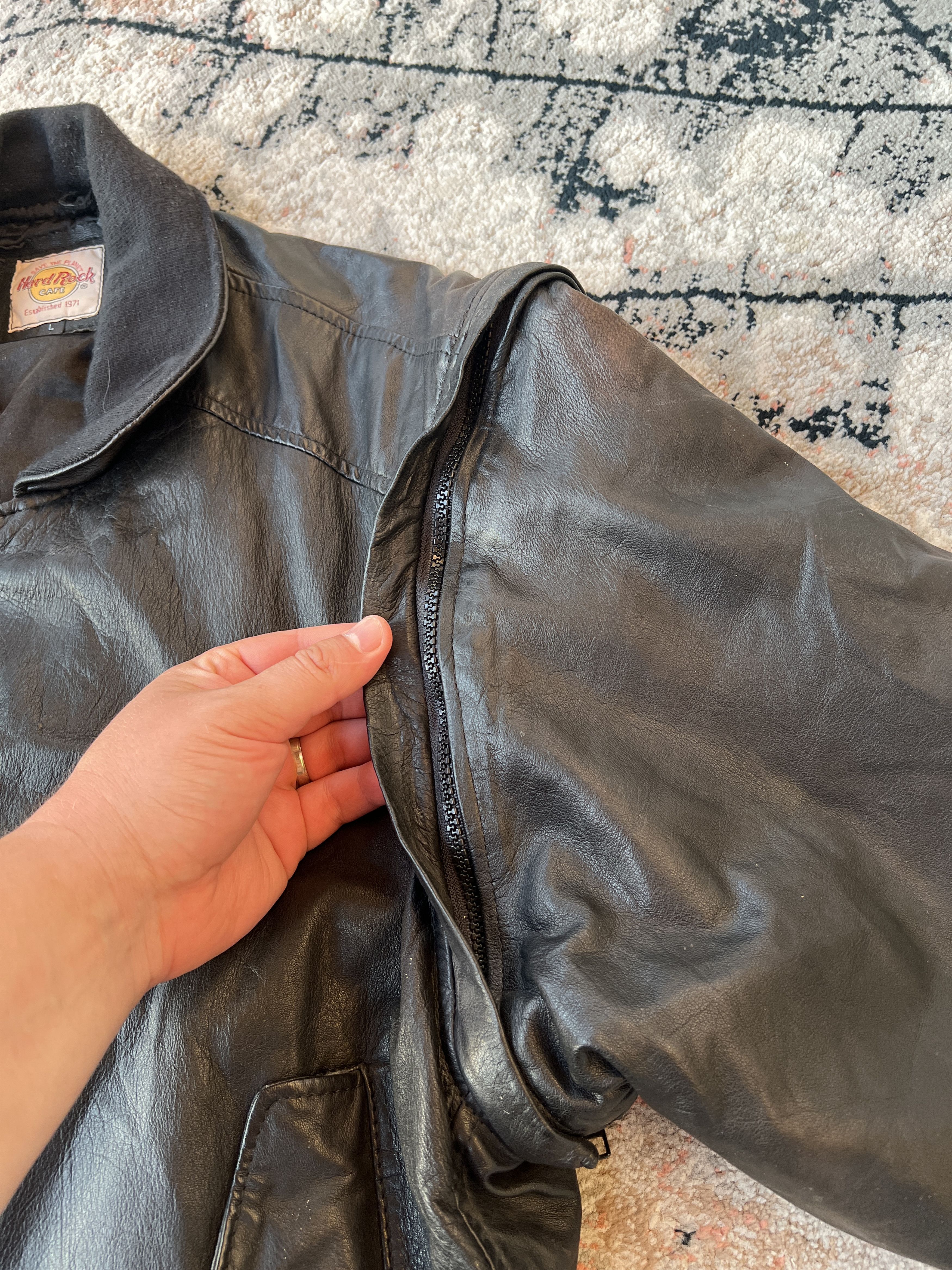 Hard Rock Cafe Hard Rock Cafe Kowloon Vintage Leather Jacket Size US L / EU 52-54 / 3 - 8 Thumbnail