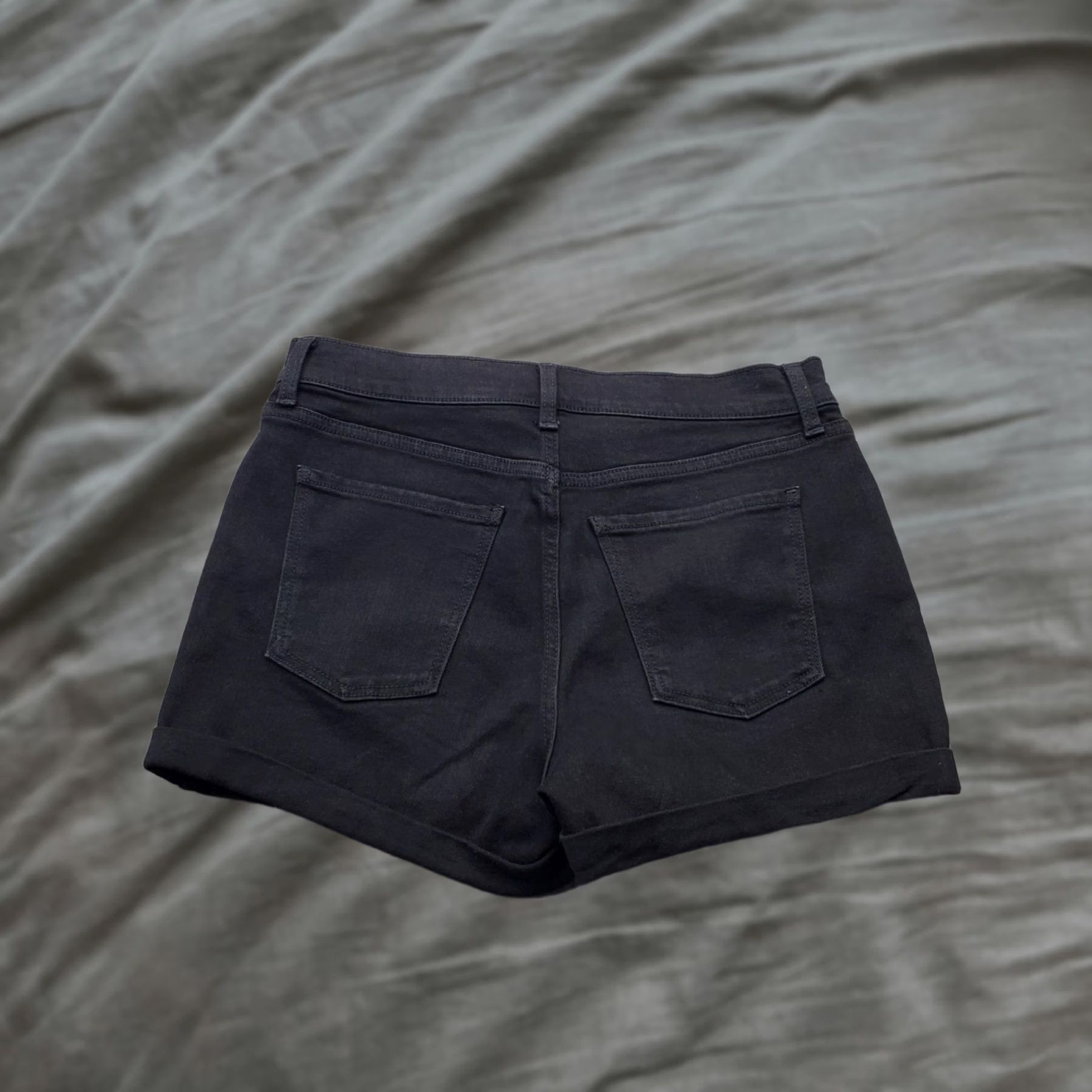Old Navy Old Navy Womens Shorts 4 Black Denim Stretch Comfort Cuffed Dark Wash Mid-Rise Children's? Size 27" / US 4 / IT 40 - 1 Thumbnail