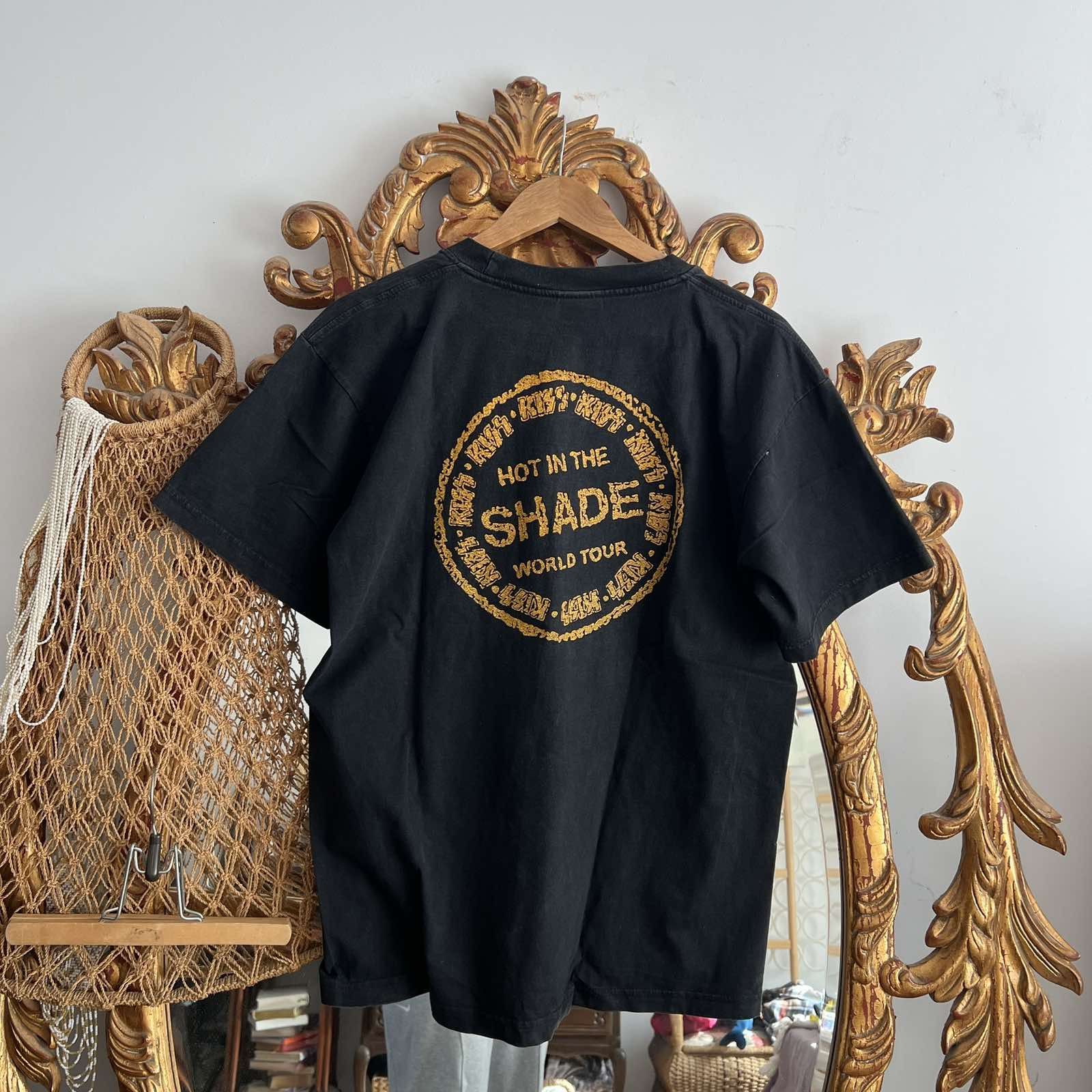 Vintage Vintage Kiss Hot In The Shade T-shirt Sz L Size US L / EU 52-54 / 3 - 2 Thumbnail