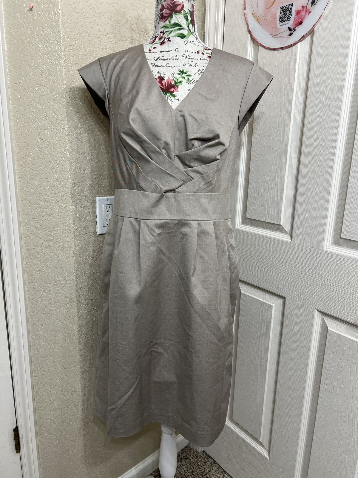Worthington Worthington Windsor gray V-Neck Pleated Waist Midi Dress Size XL / US 12-14 / IT 48-50 - 1 Thumbnail
