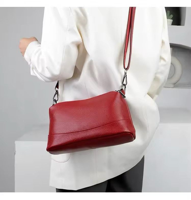 Japanese Brand × Leather Cowhide Ladies Messenger Bag Size ONE SIZE - 1 Thumbnail