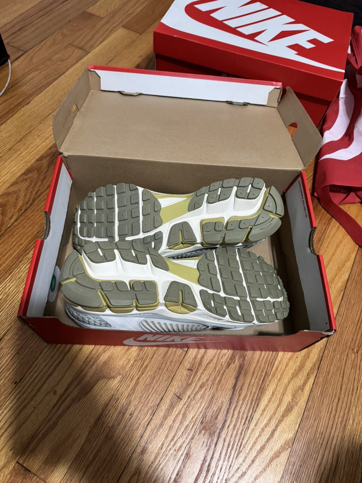 Nike Nike Zoom Vomero 5 Size US 12 / EU 45 - 3 Thumbnail