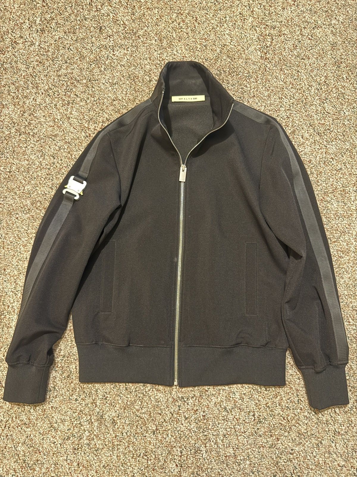1017 ALYX 9SM 1017 ALYX 9SM BLACK BUCKLE SWEATER / TRACK JACKET Size US S / EU 44-46 / 1 - 1 Thumbnail