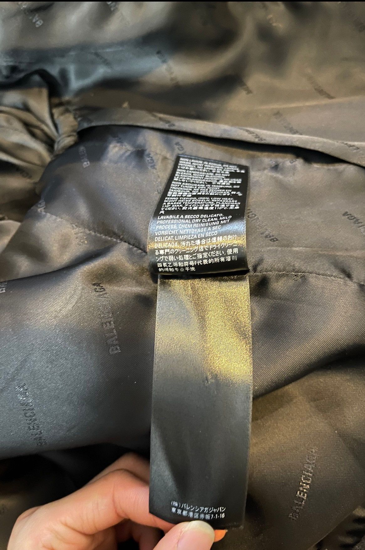 Balenciaga Balenciaga AW20 single breasted steroid coat Size US S / EU 44-46 / 1 - 5 Thumbnail