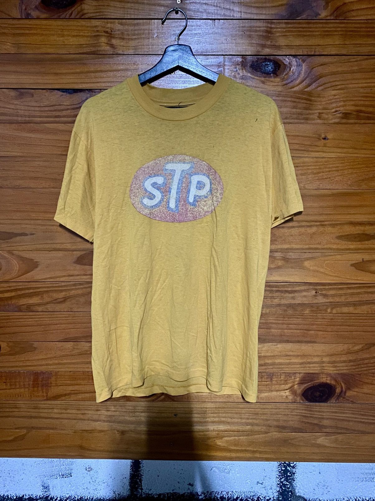 Vintage Vintage STP Racing Logo Yellow T-Shirt | Distressed Graphic Size US M / EU 48-50 / 2 - 3 Thumbnail