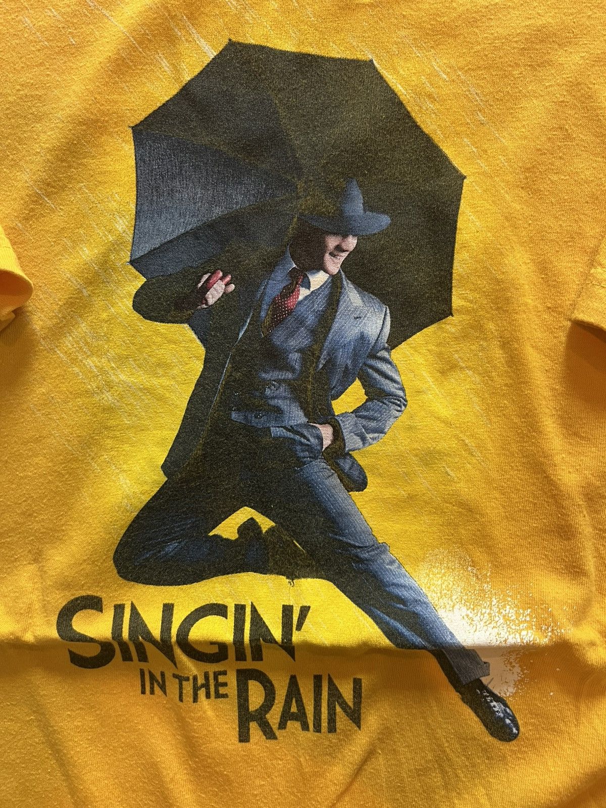 Other Vintage 00s Singin’ in the Rain: Palace Theatre London Tee Size US L / EU 52-54 / 3 - 3 Thumbnail