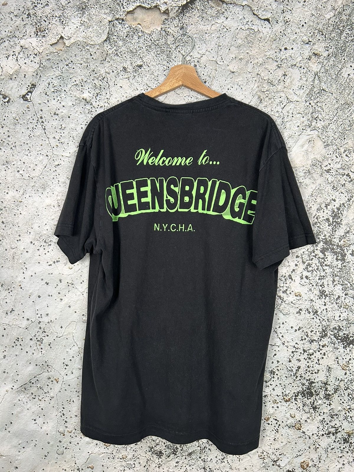 Rap Tees × Vintage Vintage Nas Rap Tee Welcome To Queensbridge New York Rare Size US L / EU 52-54 / 3 - 2 Thumbnail