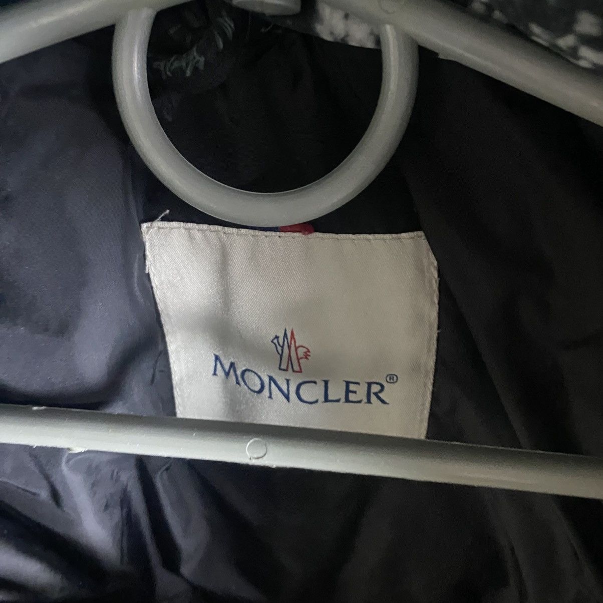 Moncler moncler puffer coat camouflage printed down. AUTHENTICATED Size US XS / EU 42 / 0 - 5 Thumbnail