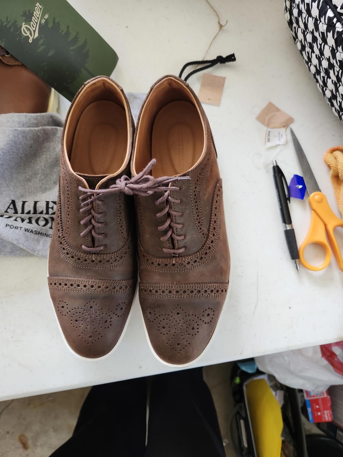 Designer Allen Edmonds mens shoes Size US 9.5 / EU 42-43 - 1 Thumbnail