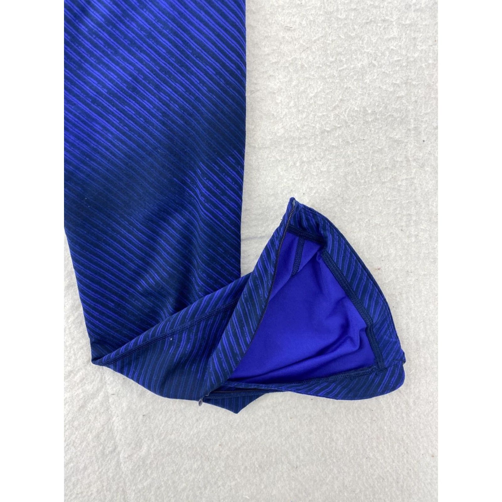 Under Armour Under Armour Womens M Yoga Pants Multicolor Blue Purple Activewear Pants M Womens Blue Multicolor Yoga 90s/2000s Compression Activewear Mens Women? Size 32" / US 10 / IT 46 - 3 Thumbnail