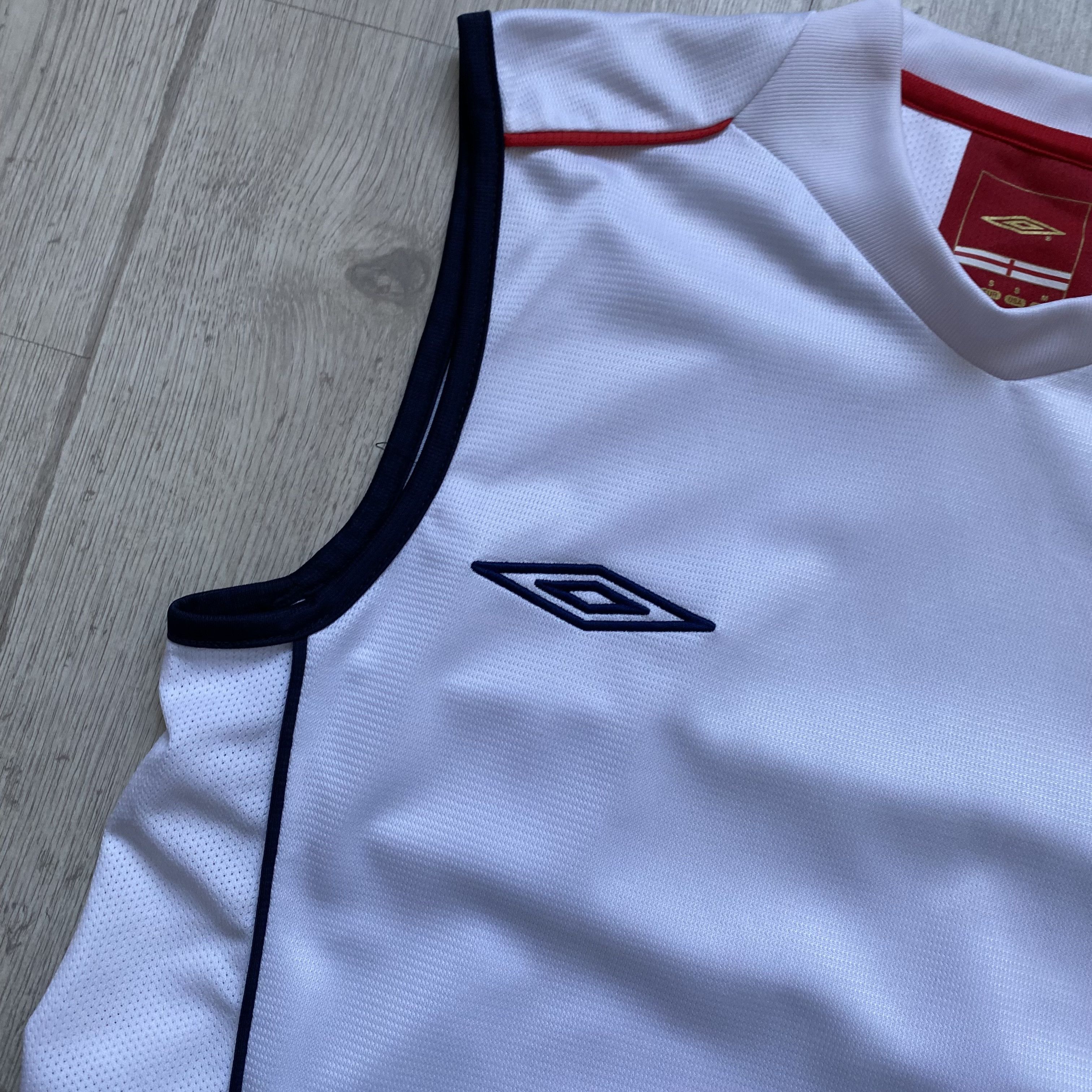 Umbro ⚽️ Vintage Umbro England union soccer jersey Y2K Sleeveless Size US S / EU 44-46 / 1 - 5 Thumbnail