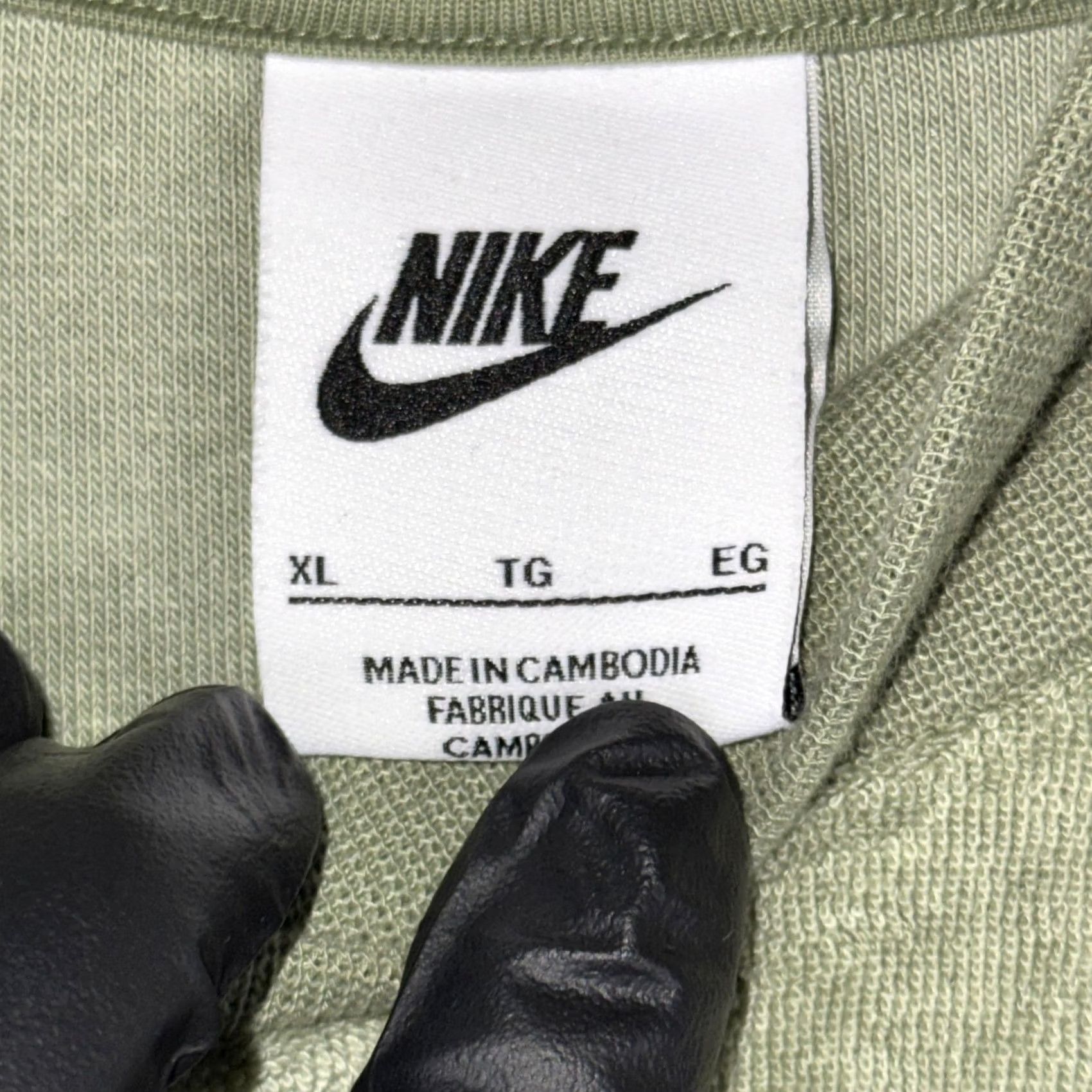 Nike VINTAGE Nike Shirt Womens XL Green Velour Cropped Tee Embroidered Swoosh Crewneck Soft Size XL / US 12-14 / IT 48-50 - 3 Thumbnail