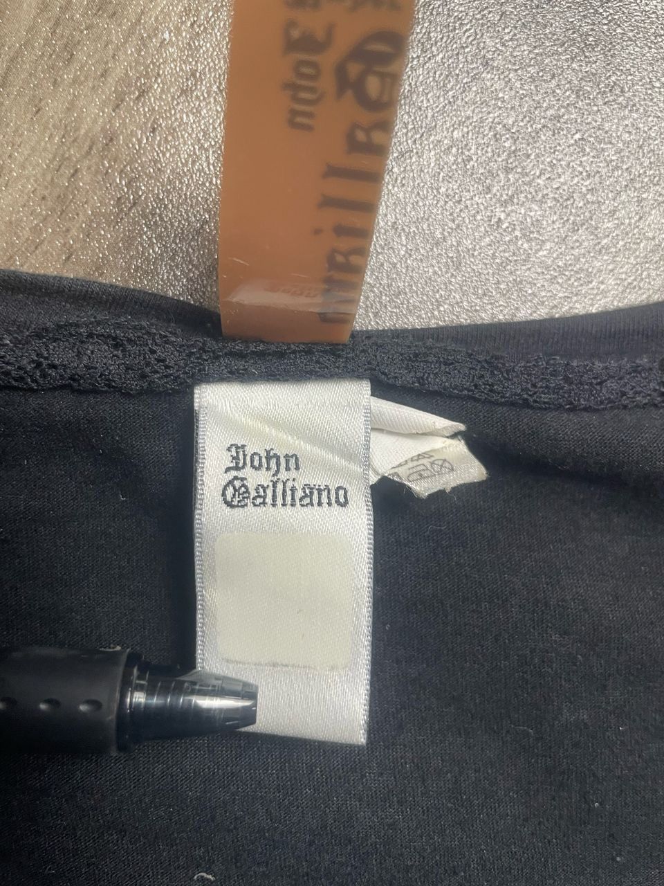 Designer × John Galliano JOHN GALLIANO news paper Fullprint Tee Size XS / US 0-2 / IT 36-38 - 7 Thumbnail