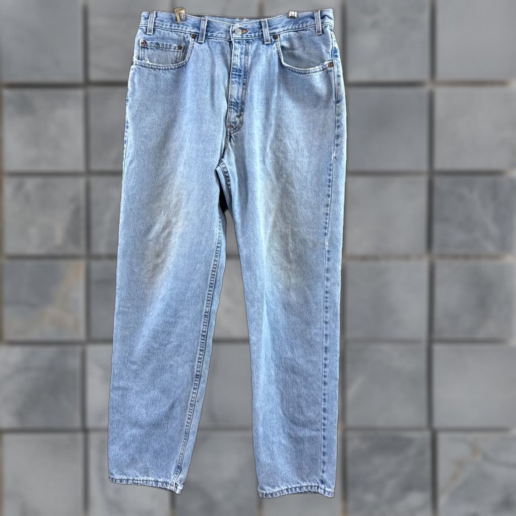 Levi's VINTAGE Levi's Jeans Mens 36x32 Blue Distressed 550 Relaxed Straight 5-Pocket Denim - White? Size US 36 / EU 52 - 1 Thumbnail