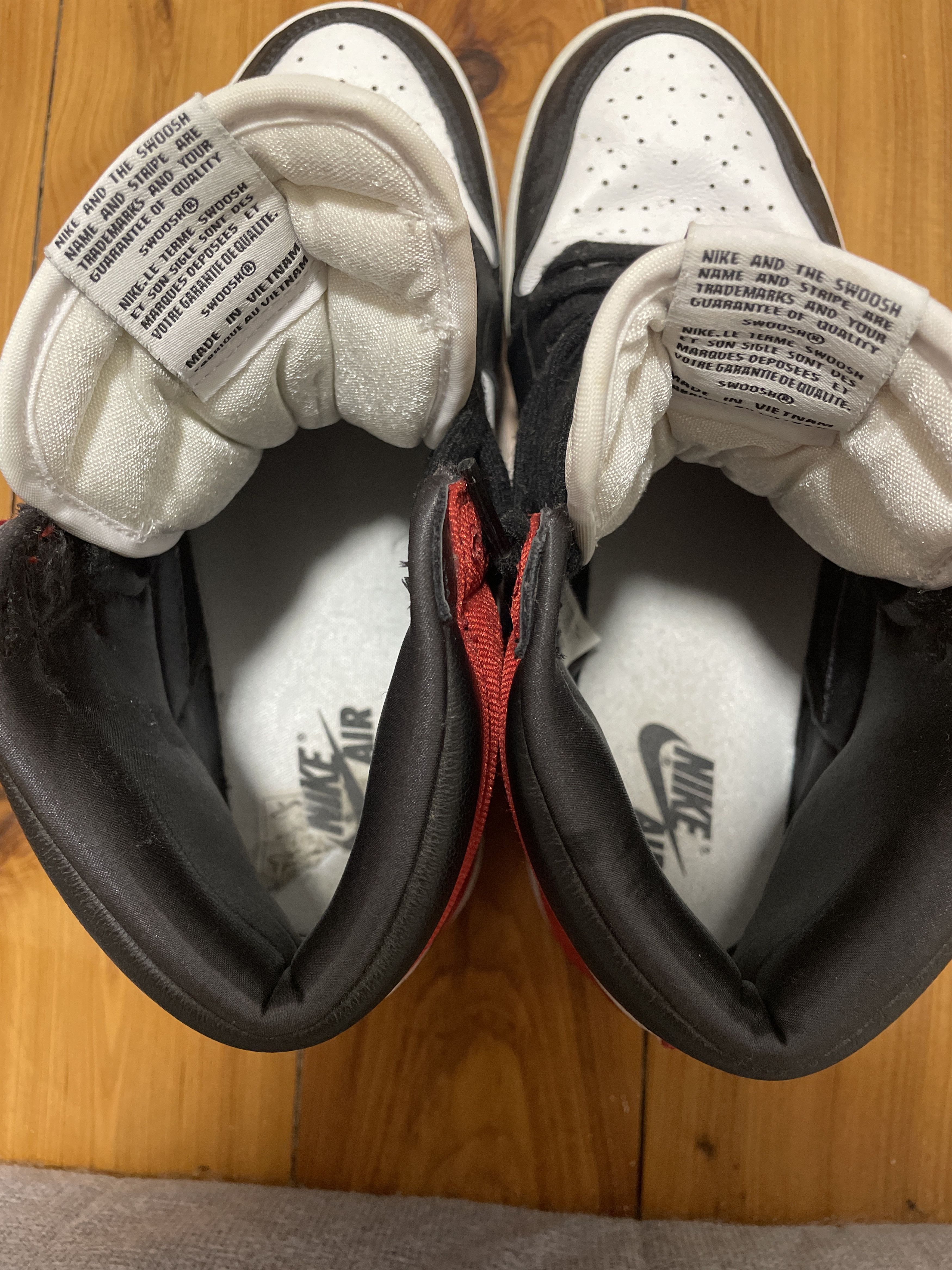 Jordan Brand × Nike Nike Air Jordan 1 Retro High Satin Black Toe Size US 9 / IT 39 - 4 Thumbnail