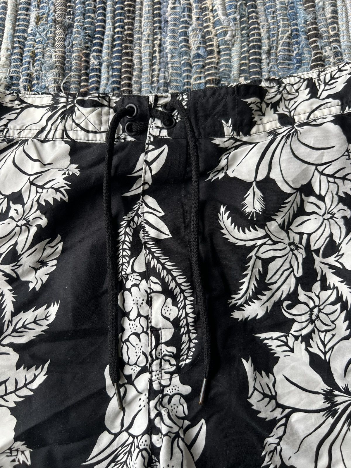 Polo Ralph Lauren Polo Ralph Lauren Floral Border Jacquard Swim Trunk Shorts Size US 34 / EU 50 - 3 Thumbnail