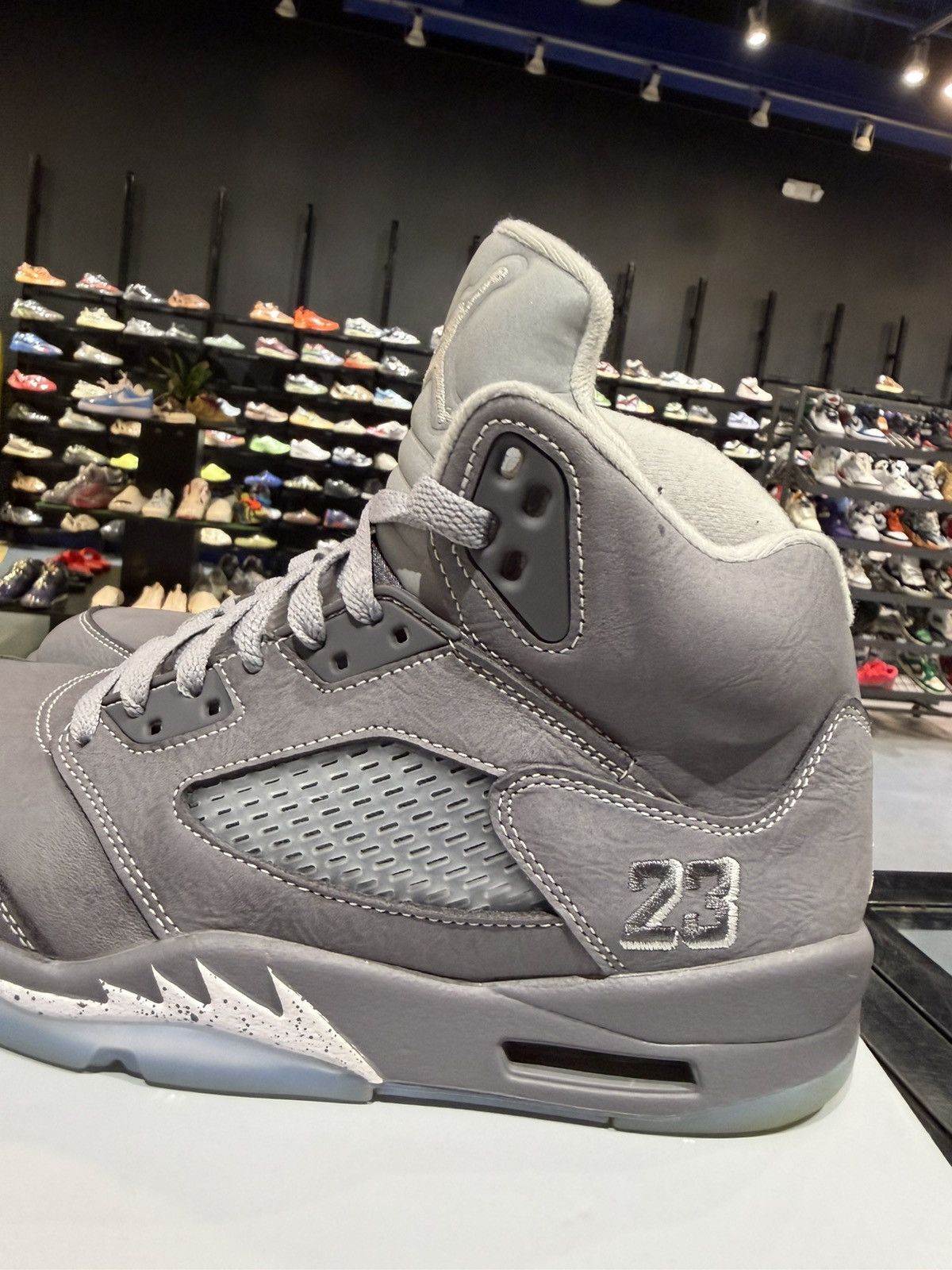 Jordan Brand Size 7.5 - Jordan 5 Retro Wolf Grey Size US 7.5 / EU 40-41 - 5 Thumbnail
