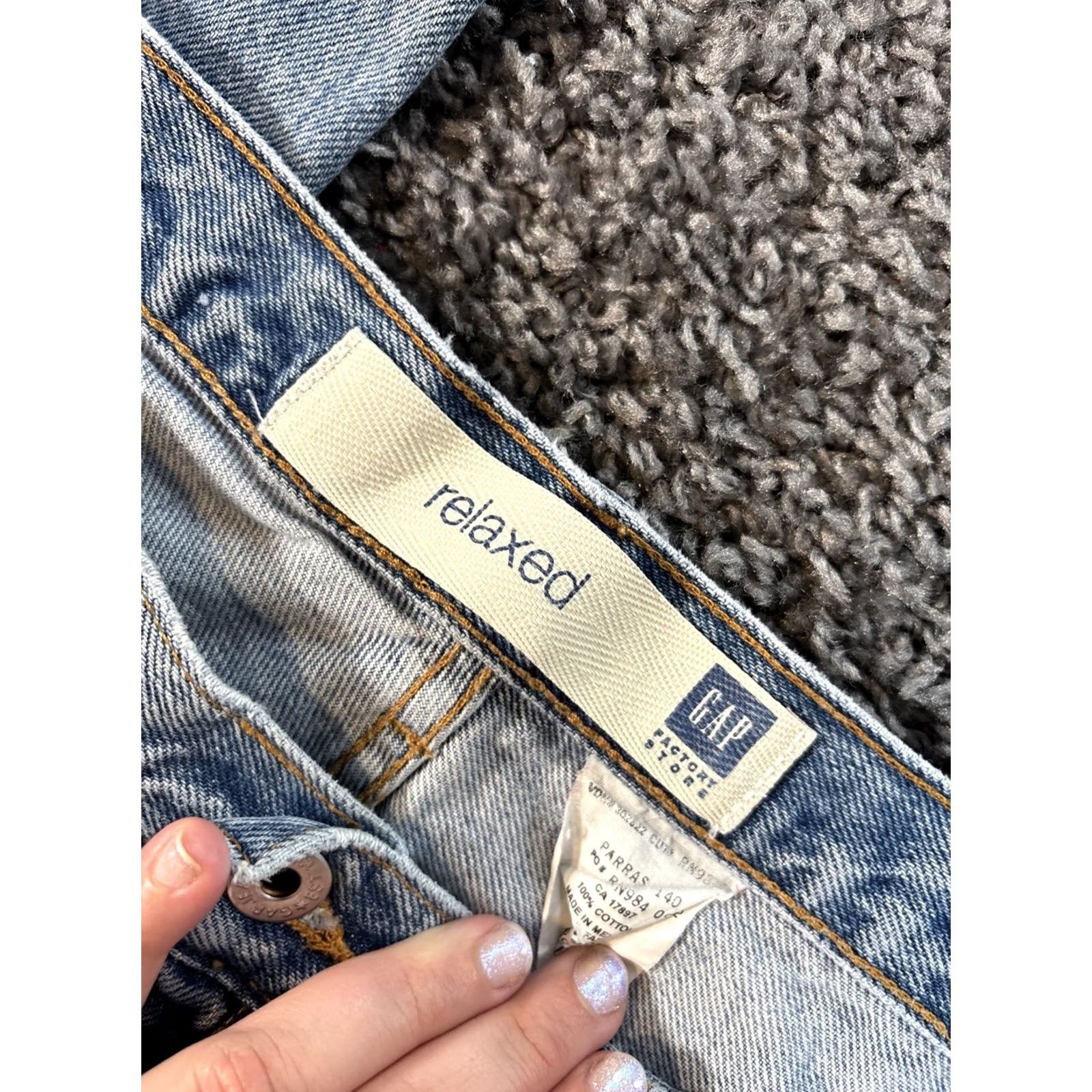 Gap VINTAGE Gap Jeans Mens 38x31 Relaxed Baggy Light Wash Distressed Denim Work 90s Boys? Size US 38 / EU 54 - 4 Thumbnail