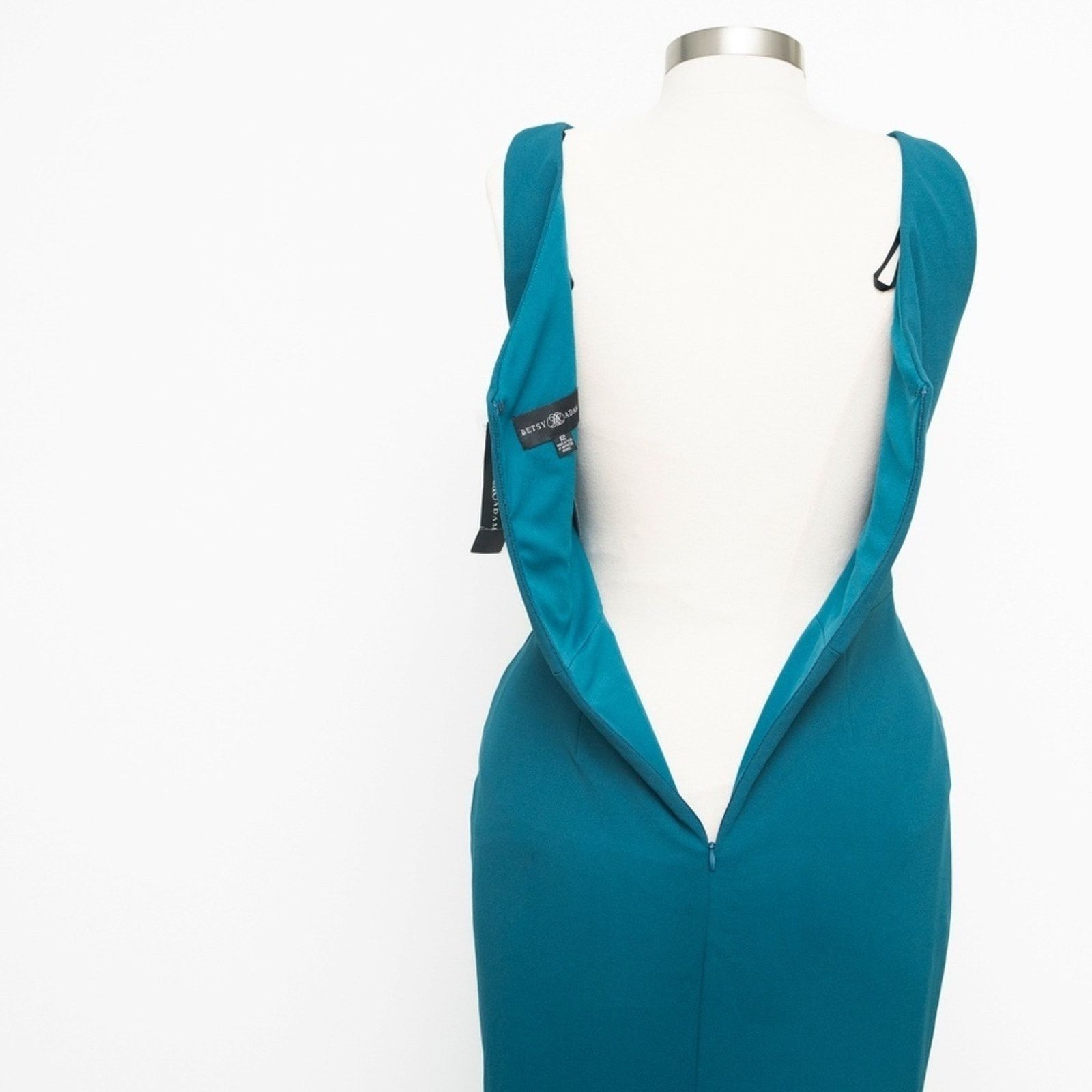 Designer Betsy & Adam. Christine Scuba Crepe Ruffled Bow Gown. Size XL / US 12-14 / IT 48-50 - 12 Thumbnail