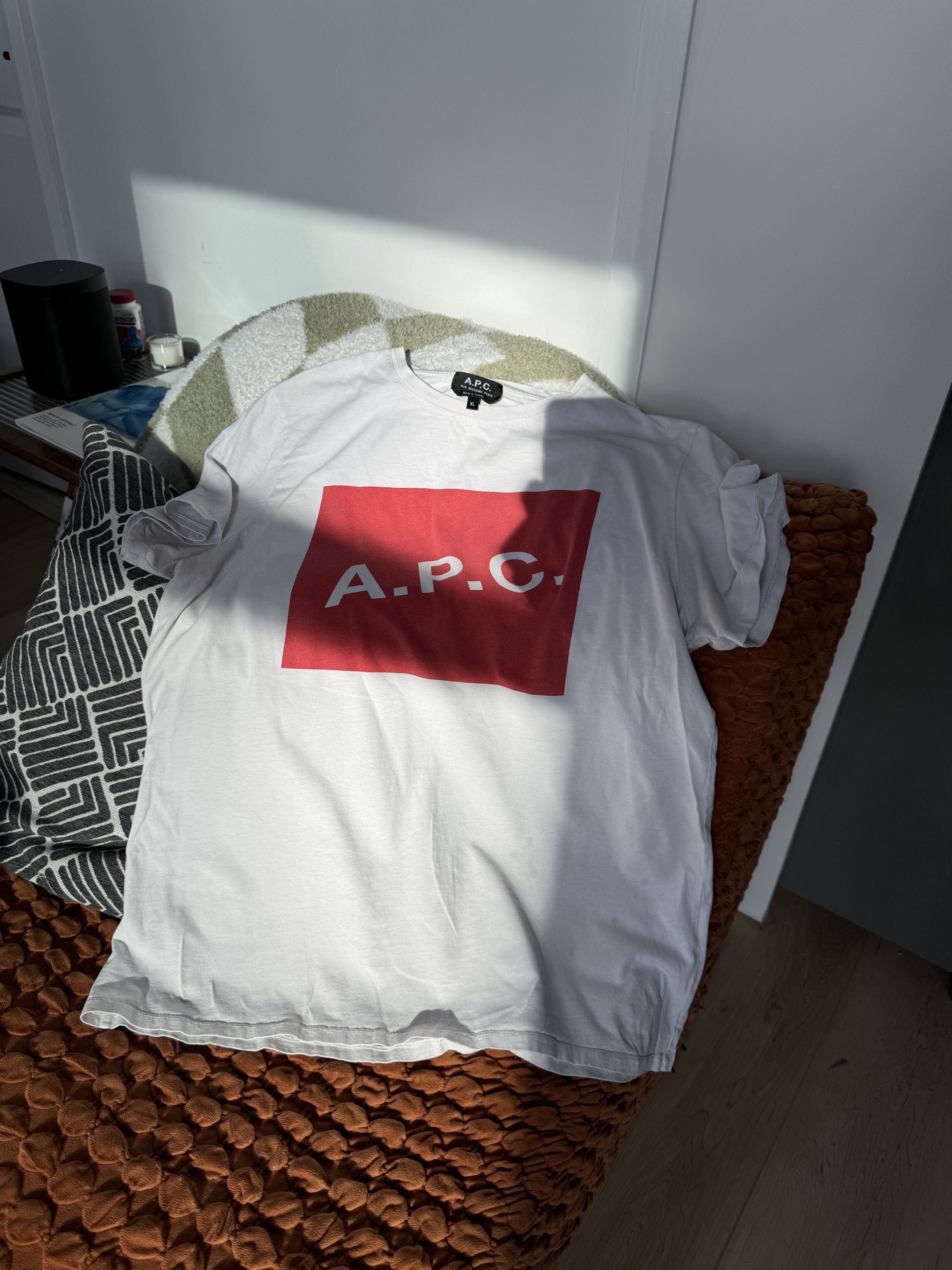 A.P.C. APC RED BOX LOGO TEE Size US XL / EU 56 / 4 - 1 Thumbnail