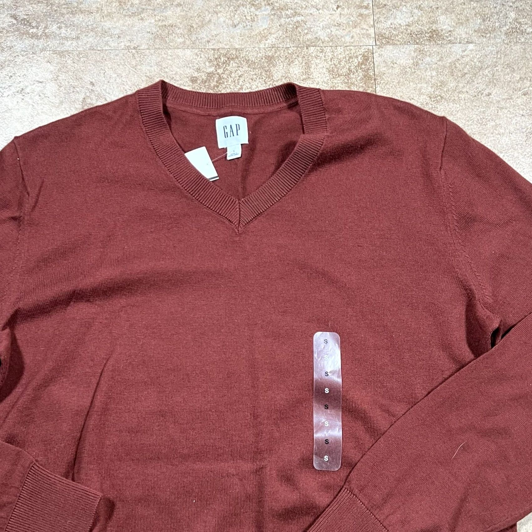 Gap VINTAGE? NO. New Gap Sweater Pullover Men Small Brown Knit V Neck Long Sleeve Shirt? Size US S / EU 44-46 / 1 - 4 Thumbnail