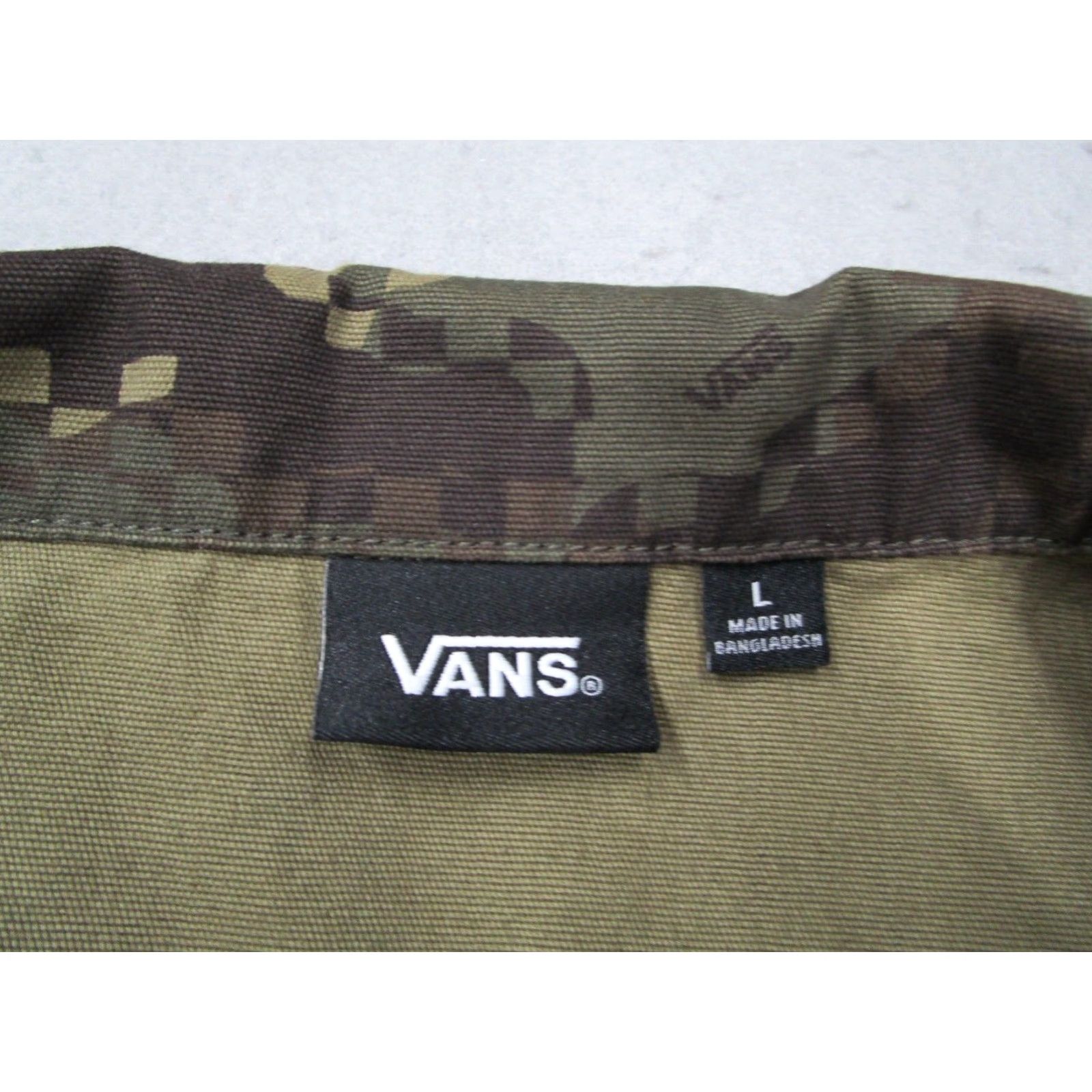 Vans VANS Jacket Mens Large Green Pixel Camo Snap Up Canvas Outdoor Skate Work Size US L / EU 52-54 / 3 - 3 Thumbnail