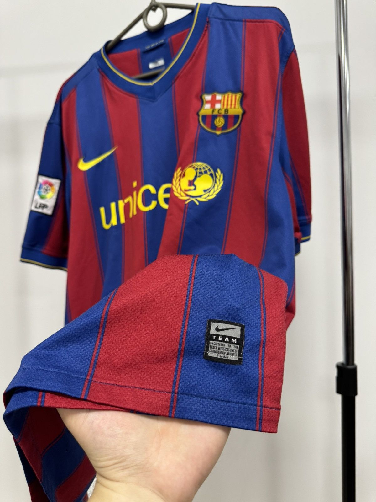 Nike Vintage Nike Barcelona Jersey 2009/2010 Home Football Shirt Size US XL / EU 56 / 4 - 6 Thumbnail