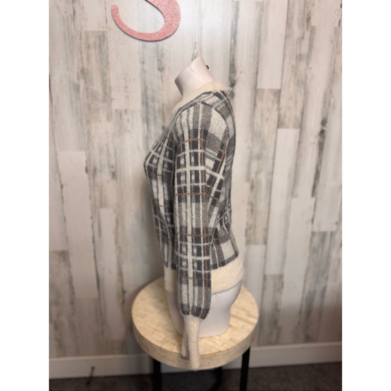 Other Evereve Plaid Fuzzy Knit Sweater XS Gray Cream Soft Warm Cozy Size XS / US 0-2 / IT 36-38 - 3 Thumbnail