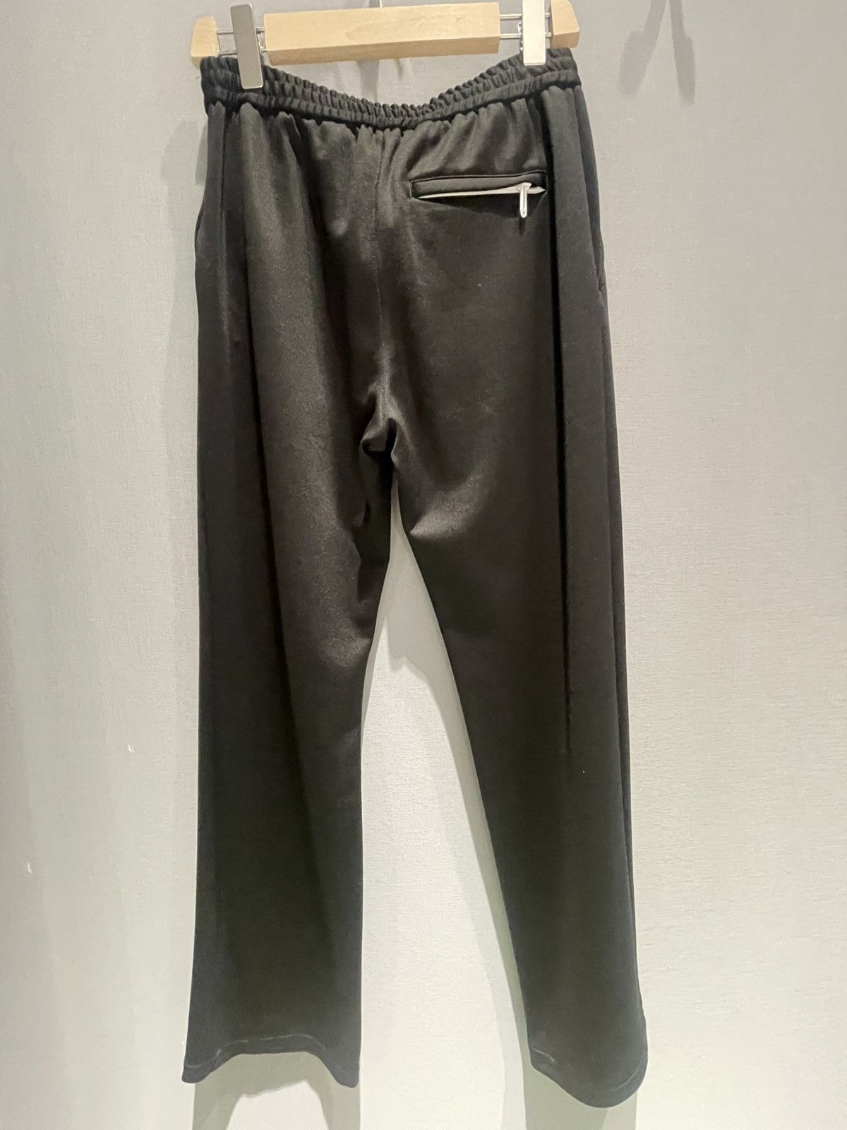 Off-White NWT Off-White Single Arrow Slim Trackpant Black Size S Size US 30 / EU 46 - 2 Thumbnail