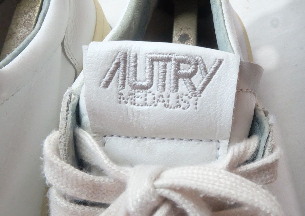 AUTRY Autry Medalist Low Size US 8 / EU 41 - 2 Thumbnail